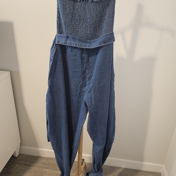 Fashion Nova High Rise Blue Jeans - Picture 2 of 7